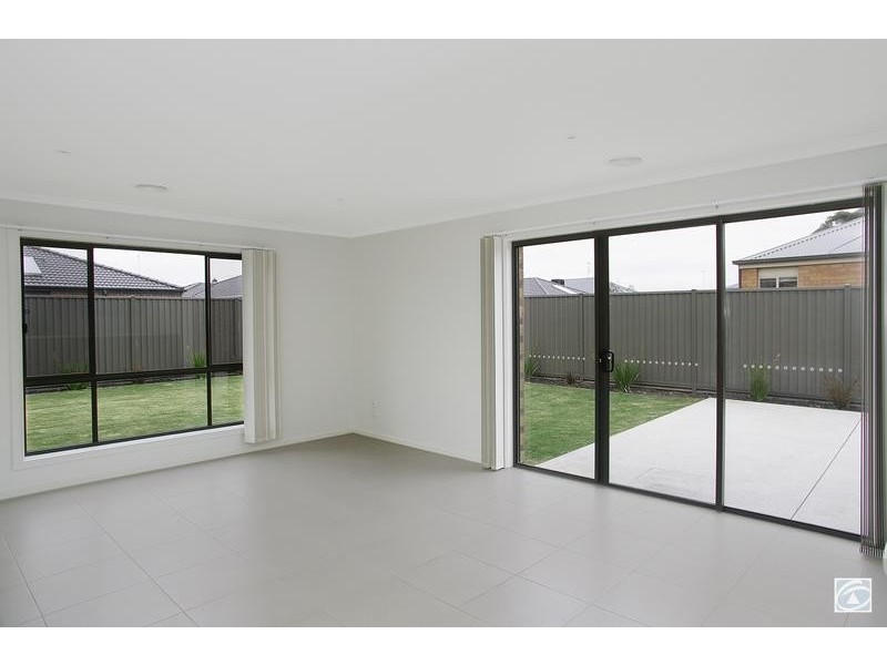 6 Grebe Court, Lara VIC 3212