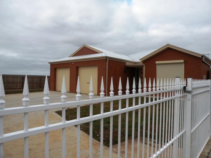 24 Citius Close, Lara VIC 3212