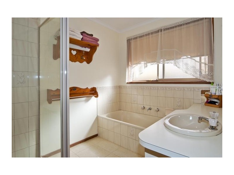 6 Telford Court, Lara VIC 3212