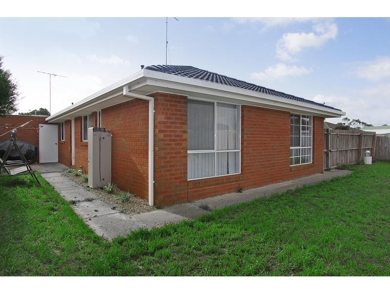 2/56 Cameron Cresent, Lara VIC 3212