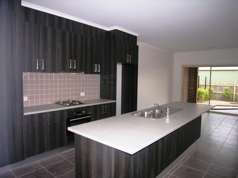 2/9 Benetti Drive, Lara VIC 3212