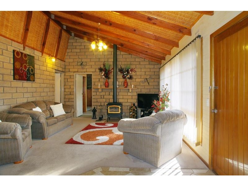 6 Rubena Crescent, Lara VIC 3212