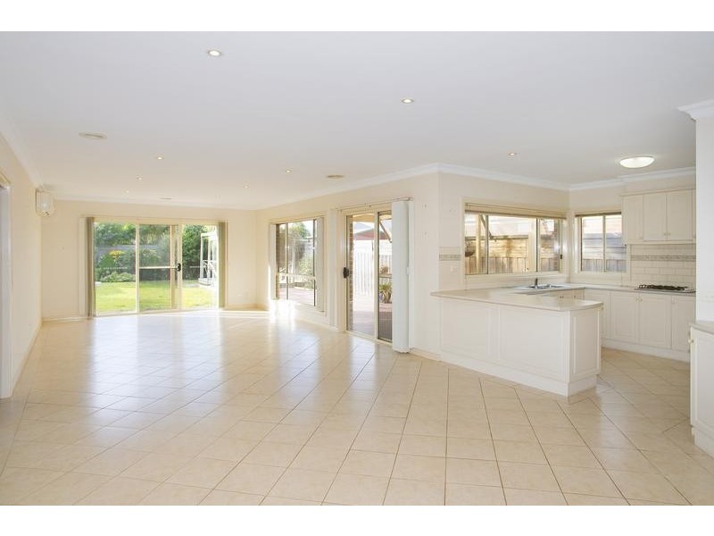 14 Brownlow Court, Lara VIC 3212