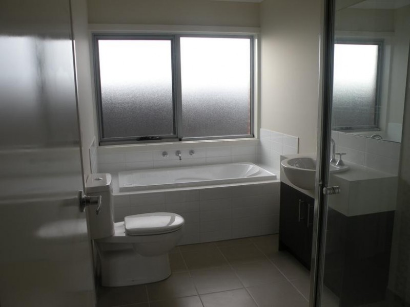 4/10 Raymond George Place, Lara VIC 3212