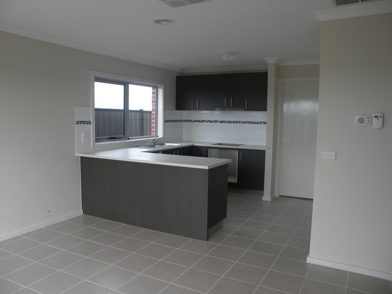 4/10 Raymond George Place, Lara VIC 3212
