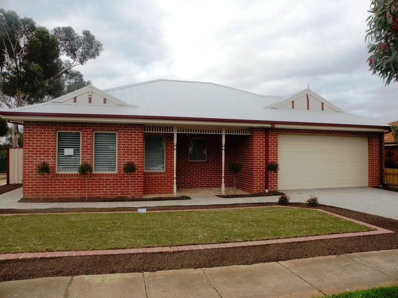 1/110 Flinders Avenue, Lara VIC 3212