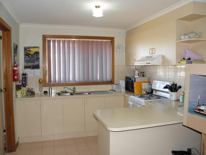 2/12 Archimedes Avenue, Lara VIC 3212