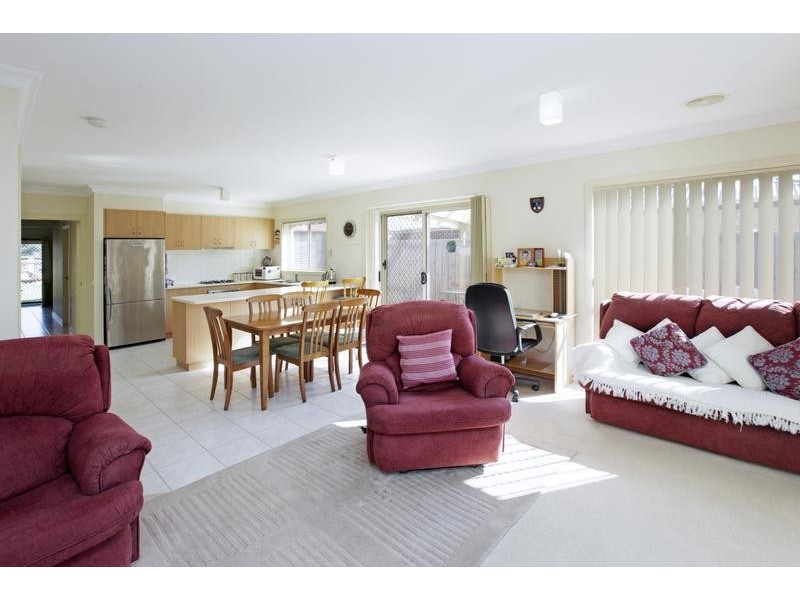 1/26 Forest Road North, Lara VIC 3212