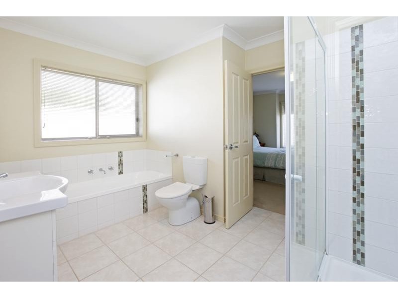 1/26 Forest Road North, Lara VIC 3212