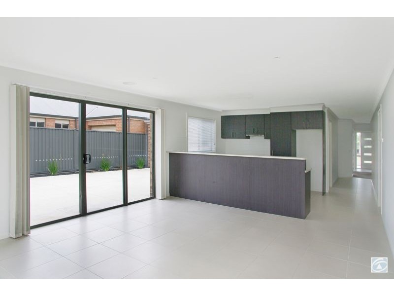 6 Grebe Court, Lara VIC 3212