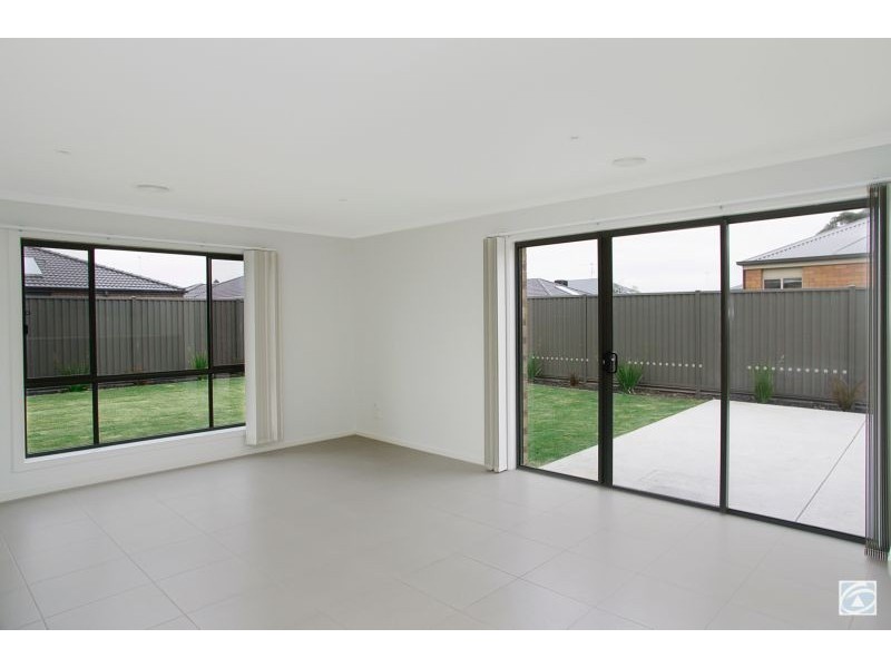6 Grebe Court, Lara VIC 3212