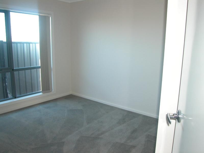 1/10 Raymond George Place, Lara VIC 3212