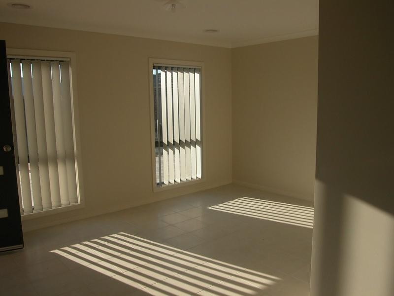 1/10 Raymond George Place, Lara VIC 3212