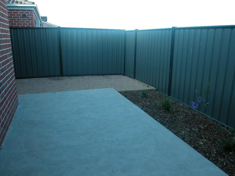 1/10 Raymond George Place, Lara VIC 3212