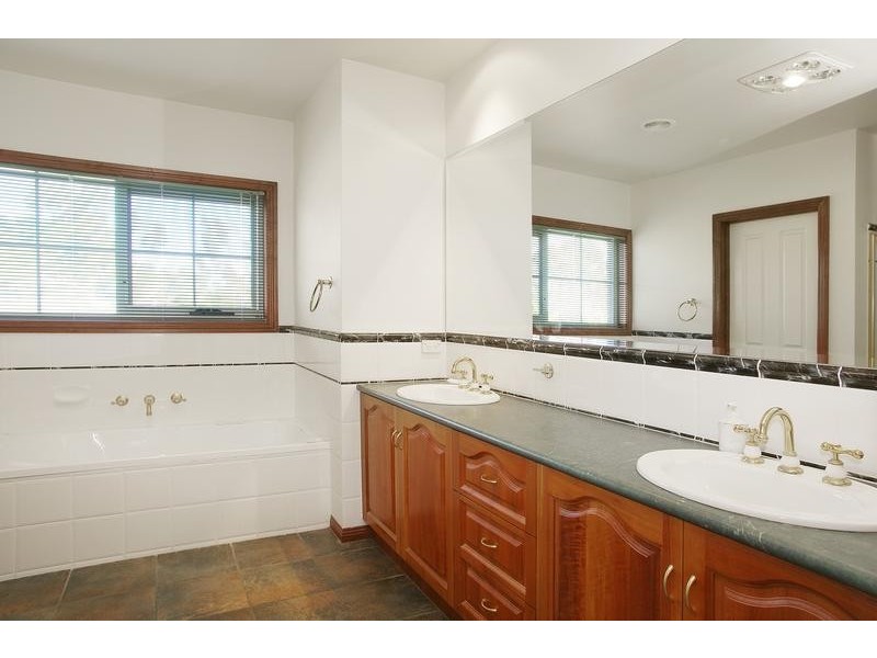 80 Kees Road, Lara VIC 3212