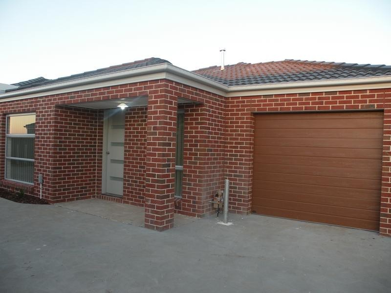 2/10 Raymond George Place, Lara VIC 3212