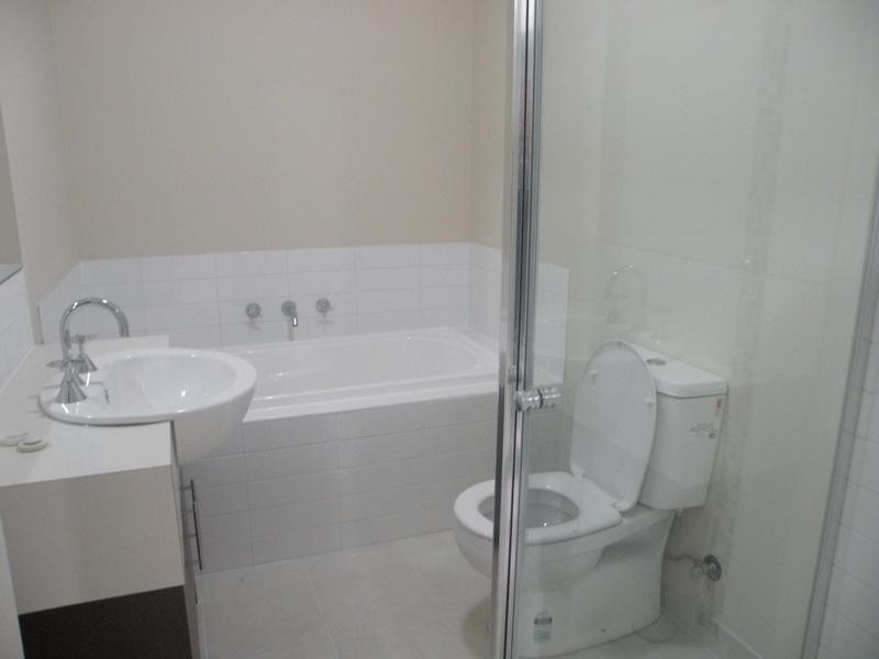 2/10 Raymond George Place, Lara VIC 3212