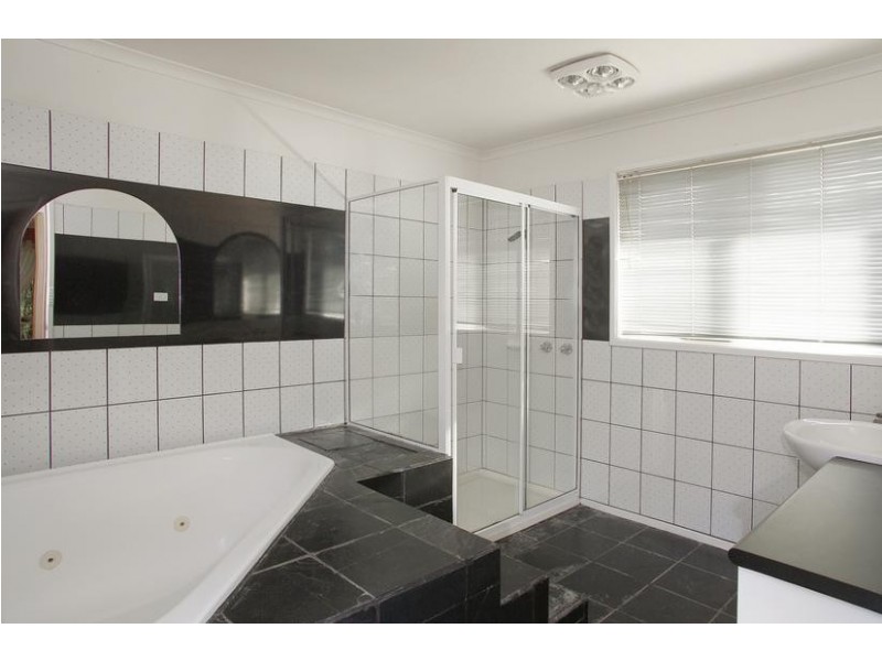 8 Foot Court, Lara VIC 3212