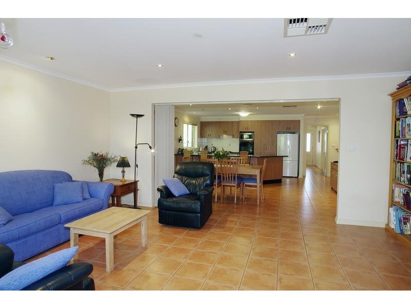 37 Lipson Drive, Lara VIC 3212