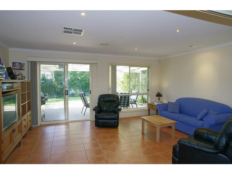 37 Lipson Drive, Lara VIC 3212