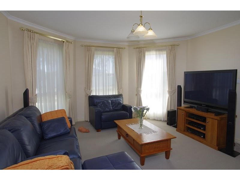 37 Lipson Drive, Lara VIC 3212