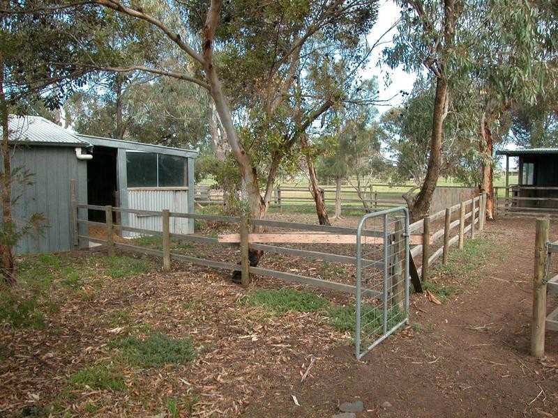 55 Manzeene Ave, Lara VIC 3212