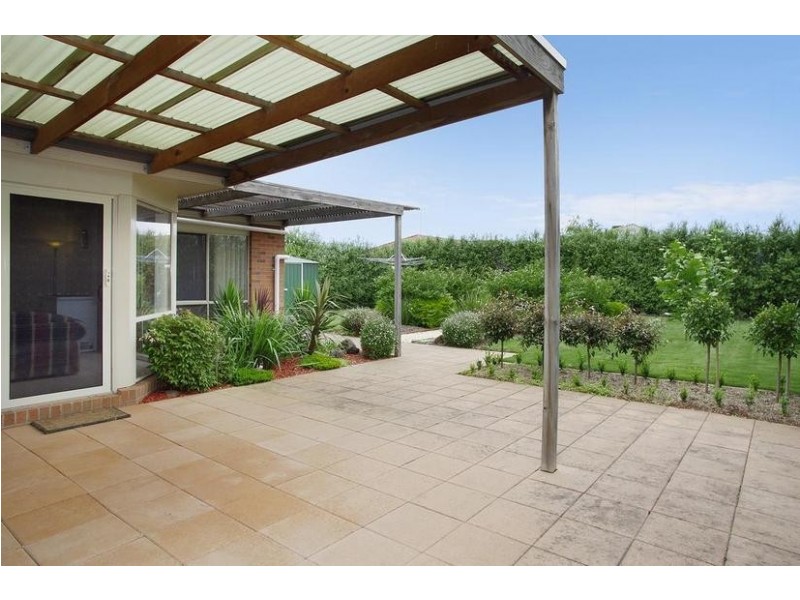 14 Betty Crt, Lara VIC 3212