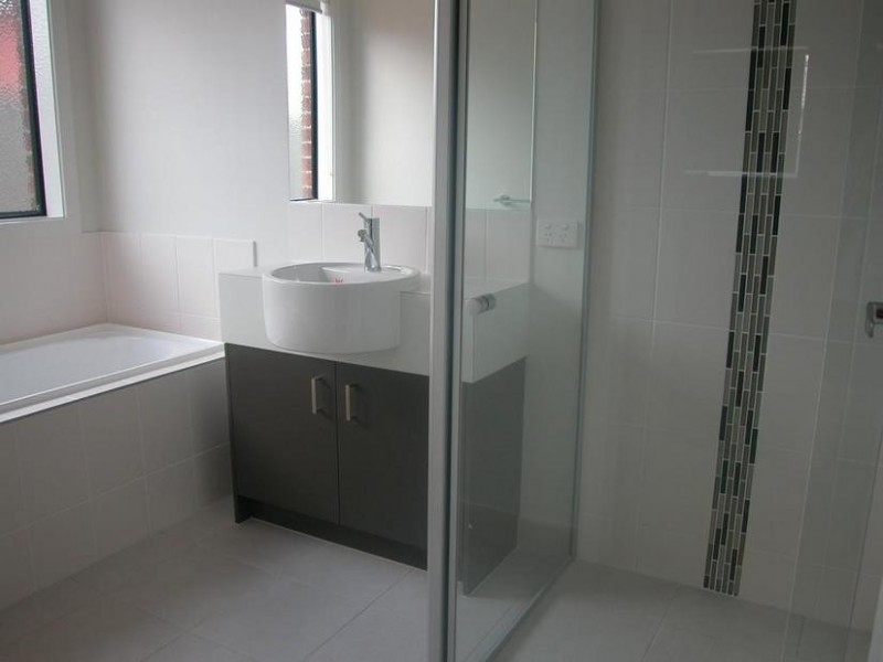 3 Darter Crt, Lara VIC 3212