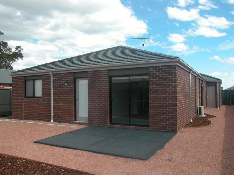 3 Darter Crt, Lara VIC 3212