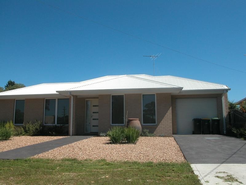 1/34 Station Lake Rd, Lara VIC 3212