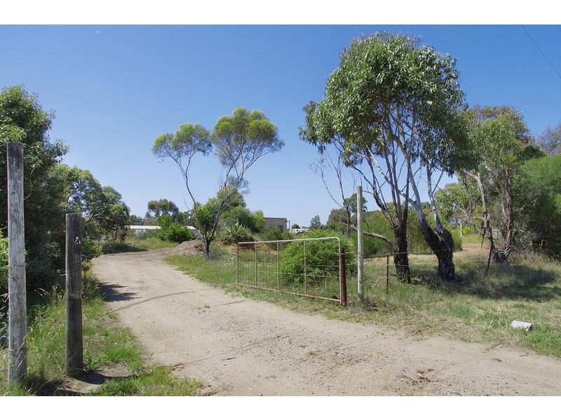 90 Glenoe Drive, Lara VIC 3212