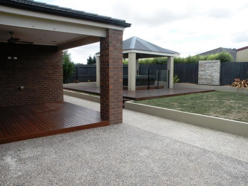 9 Honeyeater Crt, Lara VIC 3212