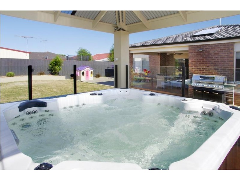 9 Honeyeater Crt, Lara VIC 3212