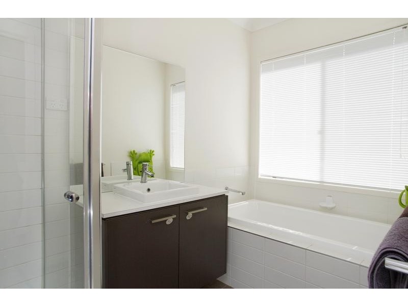 9 Honeyeater Crt, Lara VIC 3212