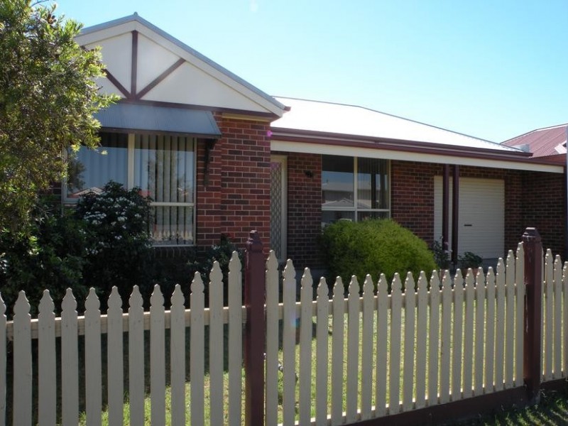 8 Hoffman Crt, Lara VIC 3212