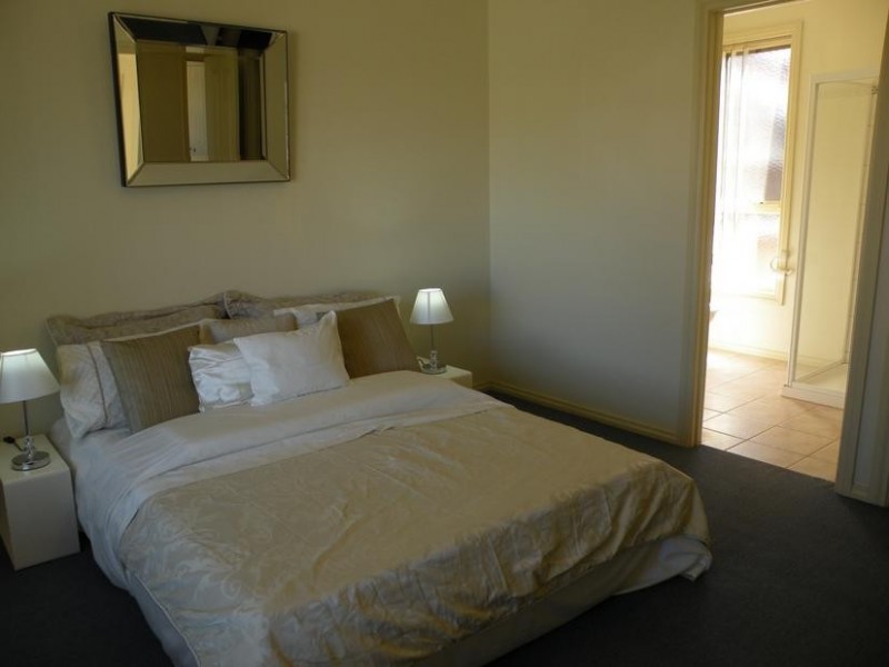 8 Hoffman Crt, Lara VIC 3212