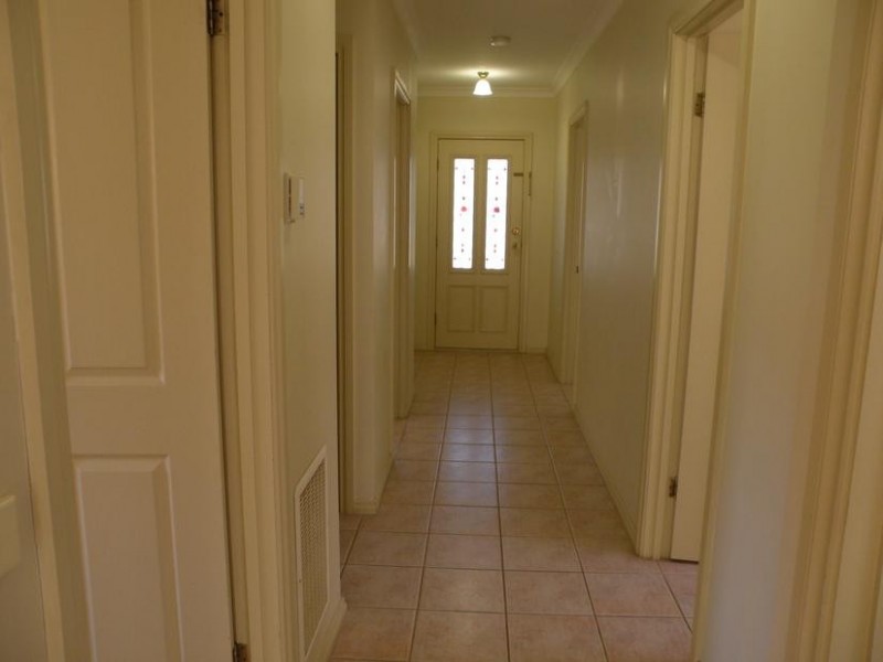 8 Hoffman Crt, Lara VIC 3212