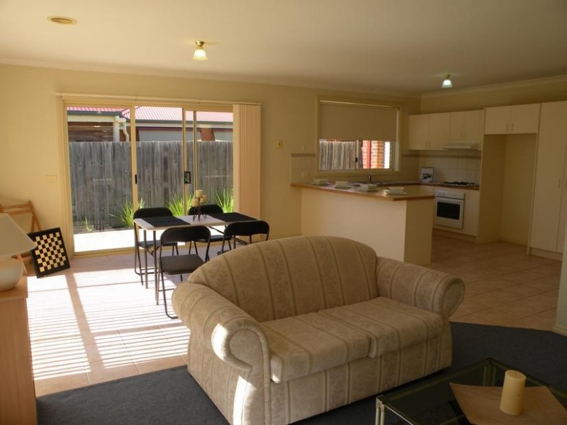 8 Hoffman Crt, Lara VIC 3212