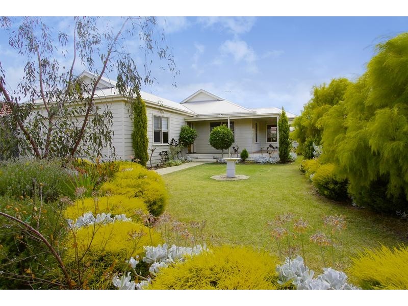 19 Keen Place, Lara VIC 3212