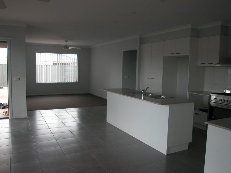12-14 Grey Teal Place, Lara VIC 3212