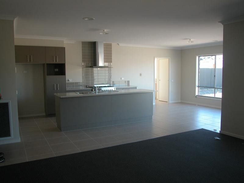 5 Wood duck Crt, Lara VIC 3212