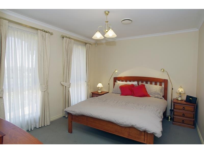 37 Lipson Drive, Lara VIC 3212