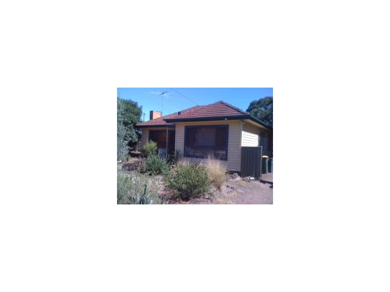 21 Swan, Lara VIC 3212