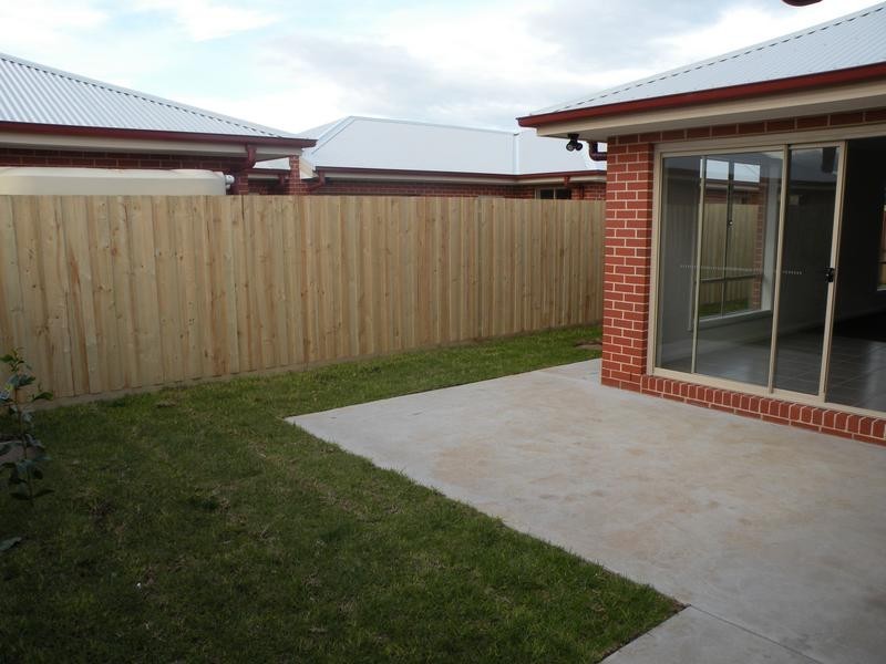 2,4,5/110 Flinders Avenue, Lara VIC 3212