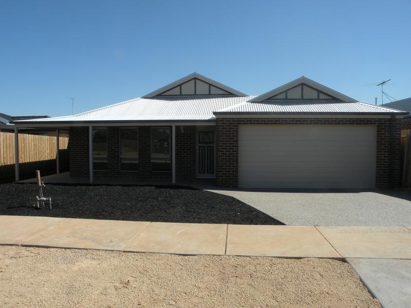 11 Canopus Crescent, Lara VIC 3212