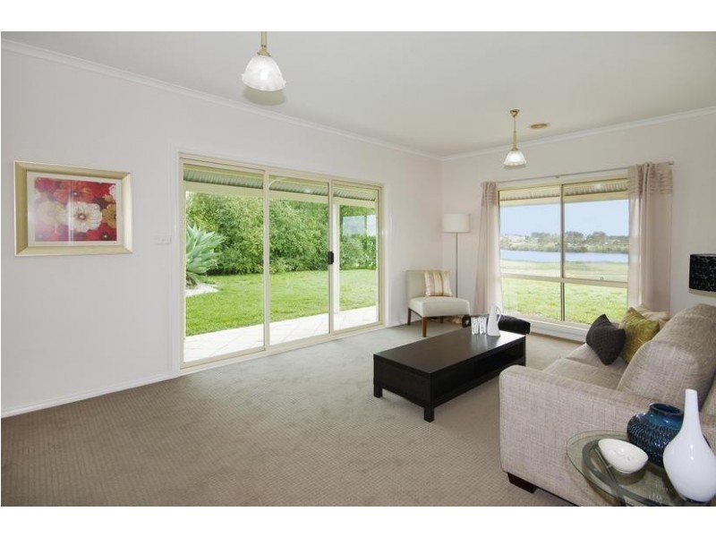 11 Marina Crt, Lara VIC 3212