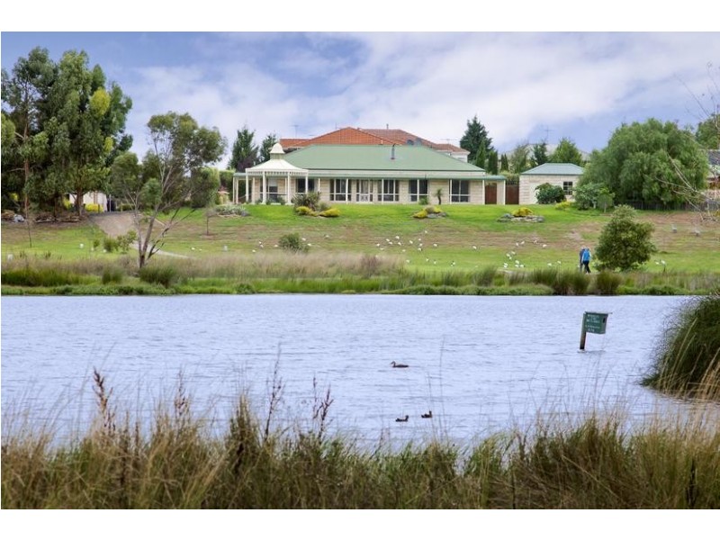 11 Marina Crt, Lara VIC 3212