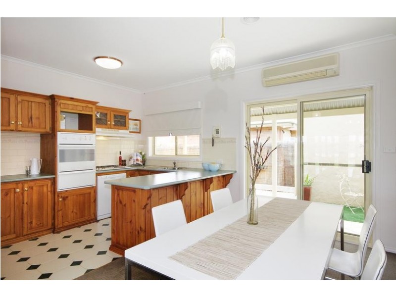 11 Marina Crt, Lara VIC 3212
