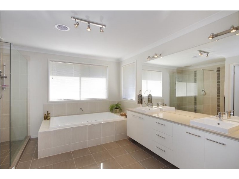 6 Barnong Way, Lara VIC 3212