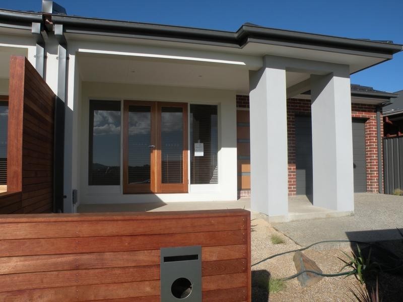 2/30 Benetti Drive, Lara VIC 3212